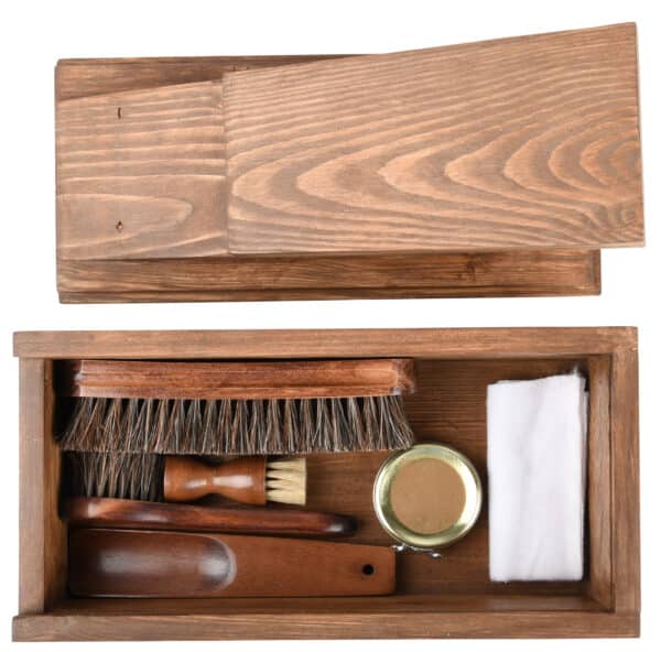 Shoe & Boot cleaning kit contents image