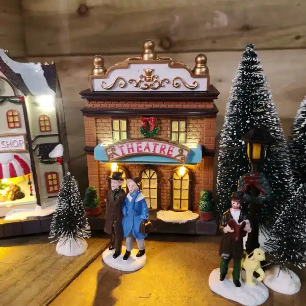 Premier Lit Festive Village Set 17 Piece - Image 2