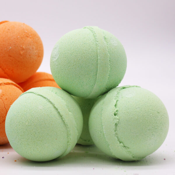Essential Oil Bath Bomb - Rosemary & Thyme - Image 2